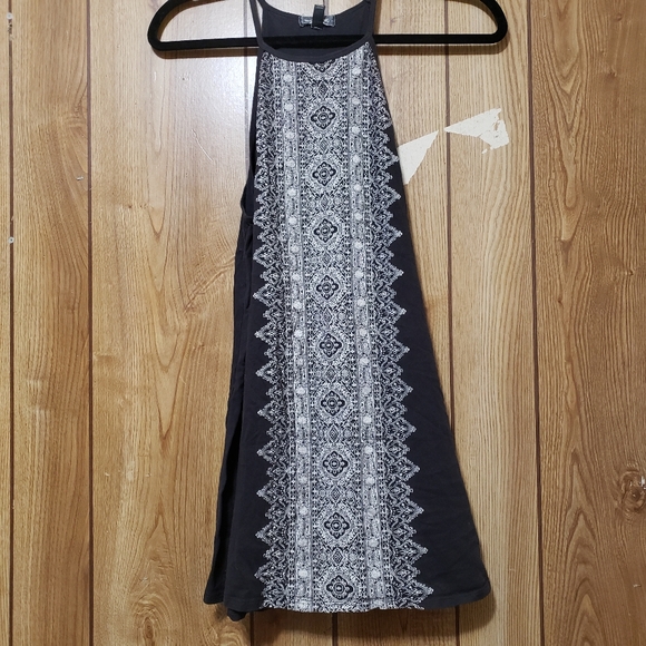 Billabong Dresses & Skirts - Billabong mini dress- long top. Size Small 100% cotton elaborate center design.